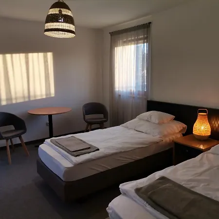 Nocleg ze śniadaniem Jonathan Bed&pizza Komárom